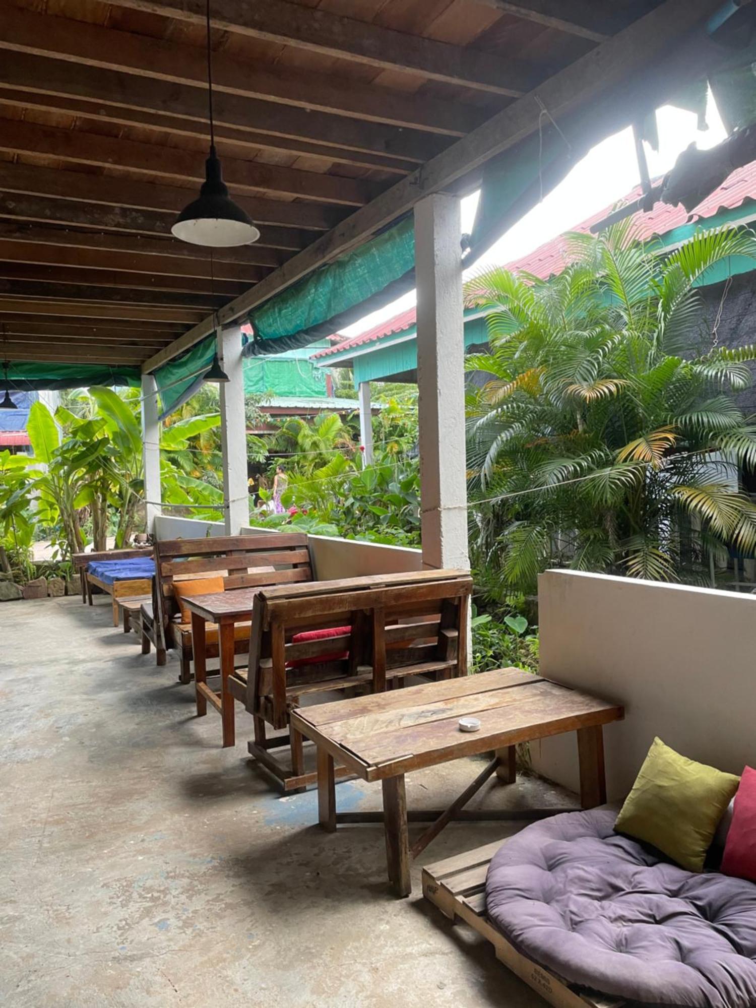 The Hornbill Hostel Ко Ронг Санлоем Екстериор снимка