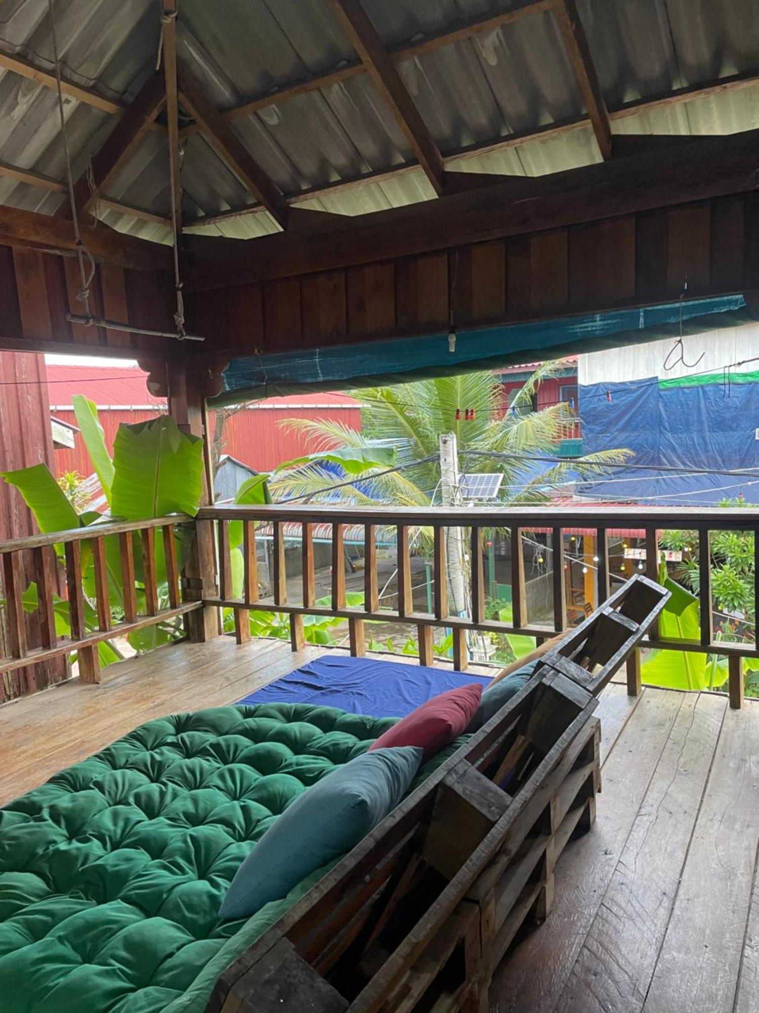 The Hornbill Hostel Ко Ронг Санлоем Екстериор снимка